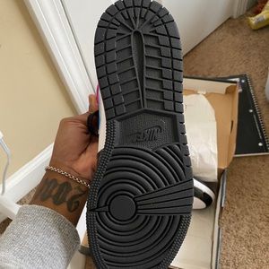 Jordan 1 Mid SE Gradeschool